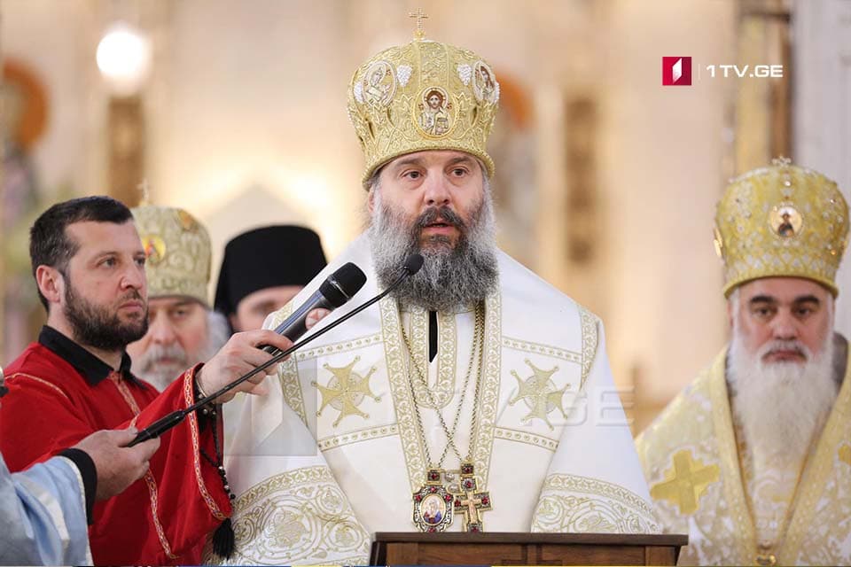 მეუფე შიომ ბზობის სადღესასწაულო ლიტურგია აღავლინა,